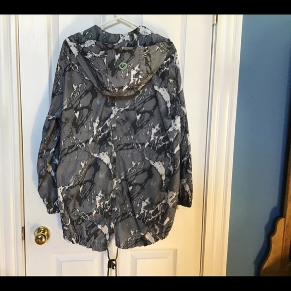 WINDBREAKER AND RAIN JACKET WITH A HOOD - Picture 3 of 3